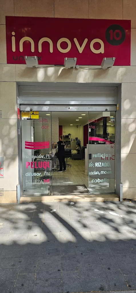 Fachada del salón Innova10 en Castelldefels